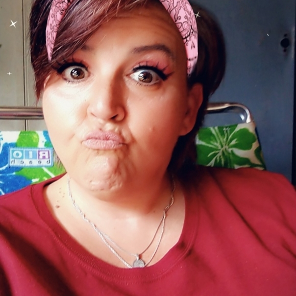 Meet your Posher, Wendy - Picture 2 of 2